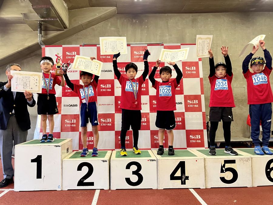 1年男子入賞の6名。1位から順に、山下くん、中島くん、木﨑くん、上山くん、葛原くん、坂口くん