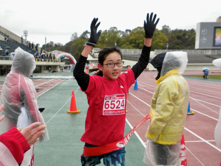 6年女子優勝の関口さん！2位と19秒差の圧勝！