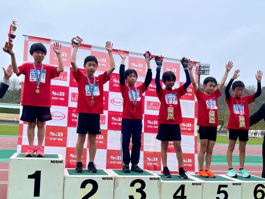 5年男子入賞の6名！左の1位から順に、大黒くん、澤村くん、砂澤くん、大森くん、加藤くん、松本くん