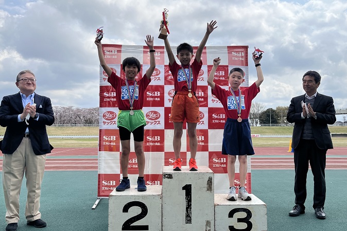 5年生男子は谷くんが優勝。2位東條くん、3位太田くん。
