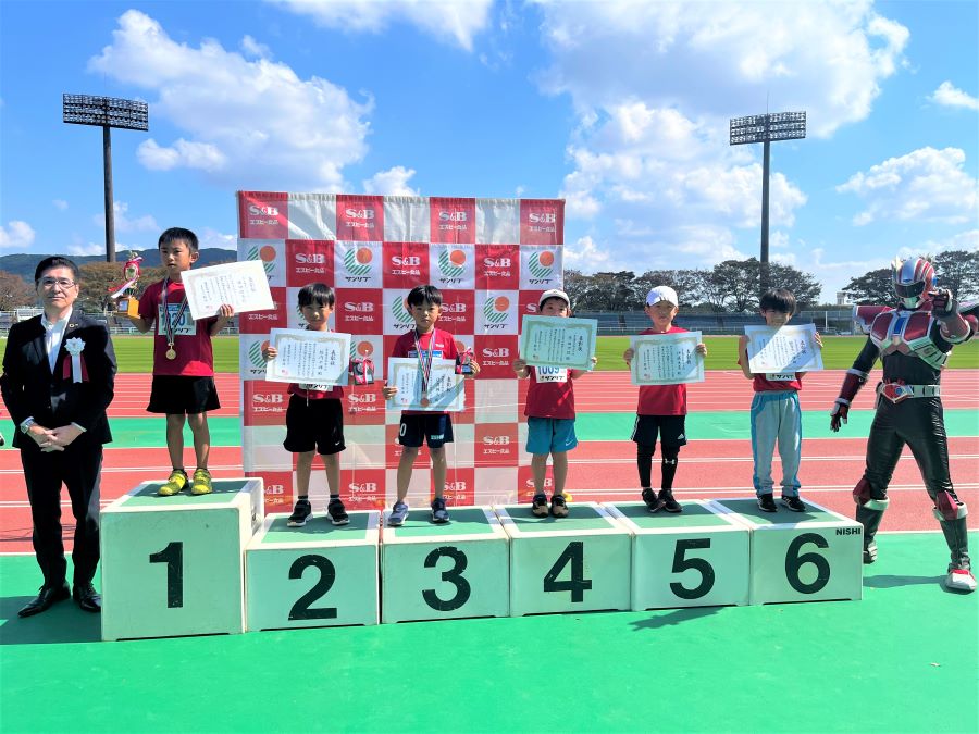1年男子の入賞者6名。1位から順に、迫田くん、堀内くん、日渡くん、原田くん、伊藤くん、観音寺くん。