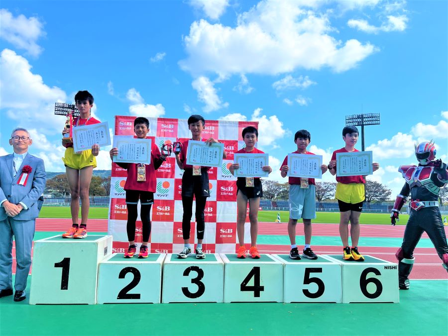 6年男子の入賞者6名。1位から順に、森永くん、野瀬くん、梶尾くん、中垣くん、東木くん、坂本くん。