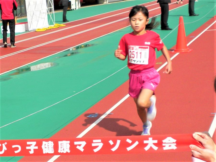 2年女子は大曲さんが6分05秒の大会新記録で優勝！