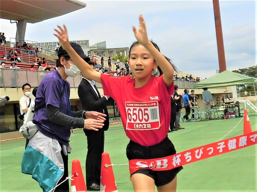6年女子優勝の立原さん！