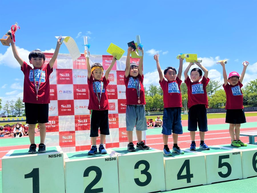 1年男子は岡田くんが優勝、2位は安中くん、3位は九谷くん、丹保くん、西島くん、守口くんでした。