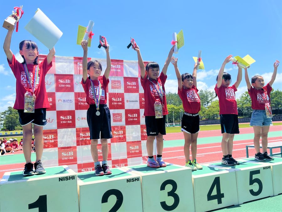 2年女子は早川さんが優勝、2位は池田さん、3位は羽場さん、古源さん、大和さん、松井さんでした。