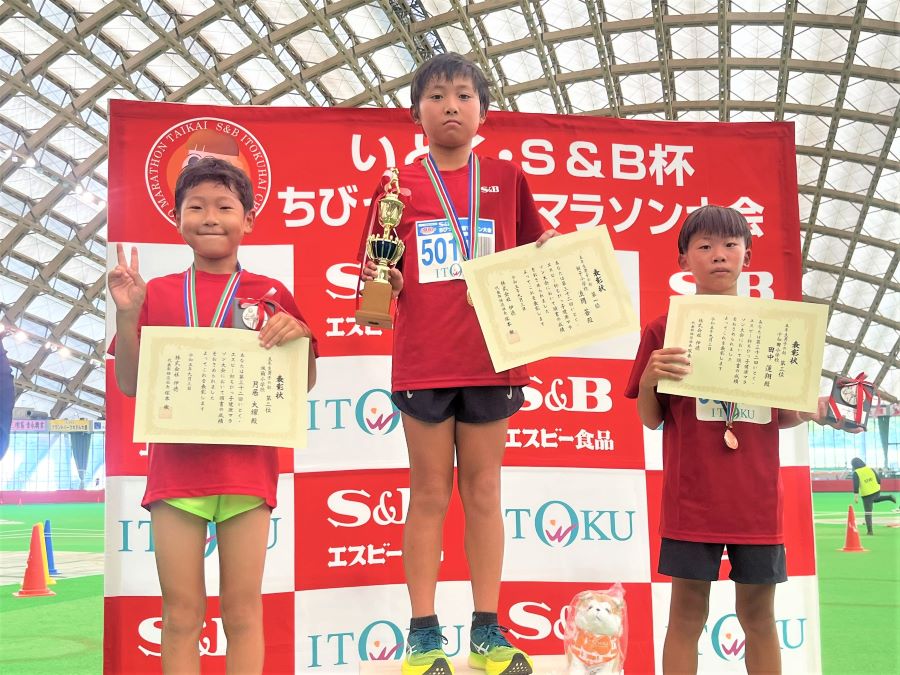 5年男子入賞の3名。1位,浪岡くん、2位,月居くん、3位,田中くん。