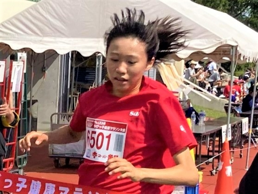 6年女子優勝の佐藤柑奈さん！