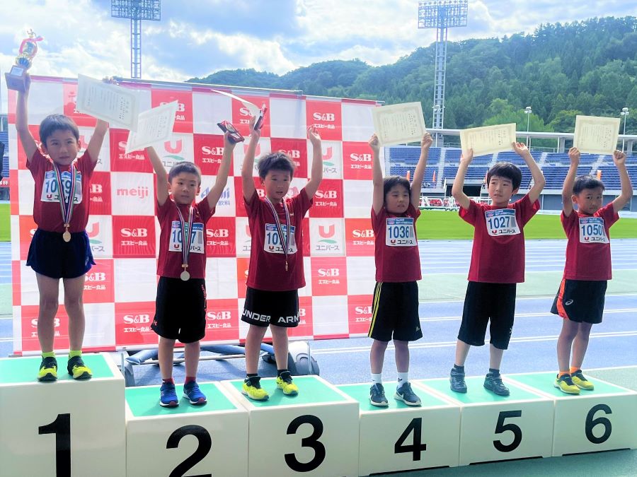 1年男子入賞の6名。1位から順に、向屋敷くん、工藤 謙心くん、熊谷くん、山口くん、赤田くん、工藤 綾叶くん。