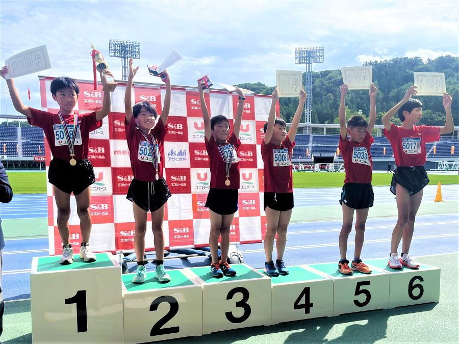 5年男子入賞の6名。1位から順に、千葉くん、盛くん、向屋敷くん、寺澤くん、髙橋くん、木川くん。