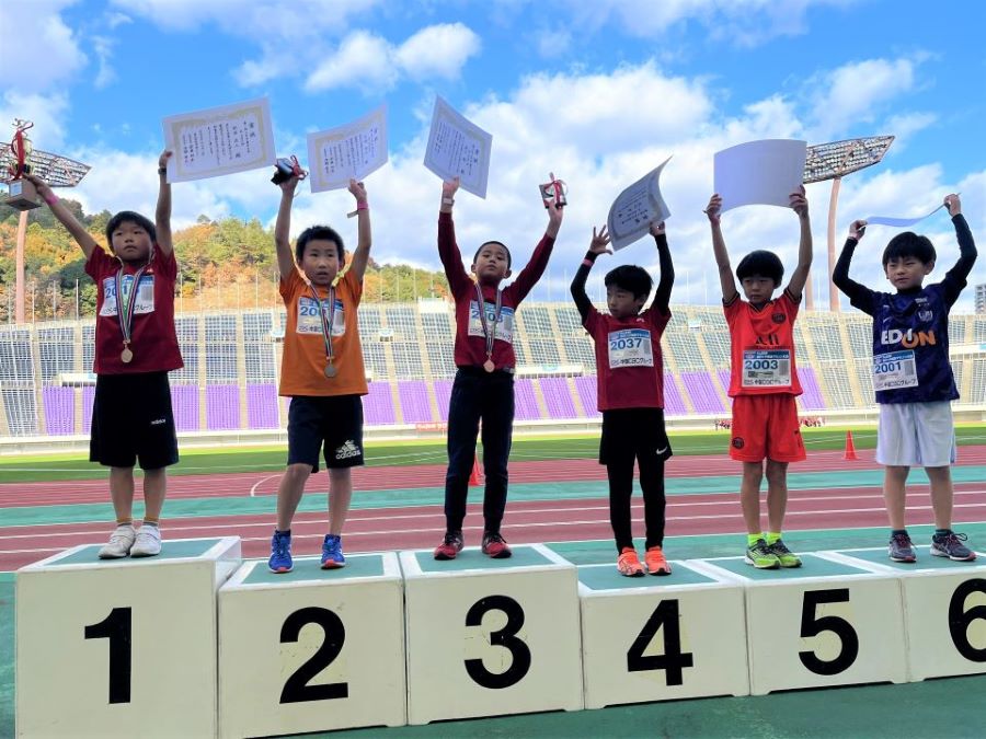 2年男子は新屋くんが優勝、2位は平岡くん、3位は為石くん、武石くん、百武くん、橋本くんでした。