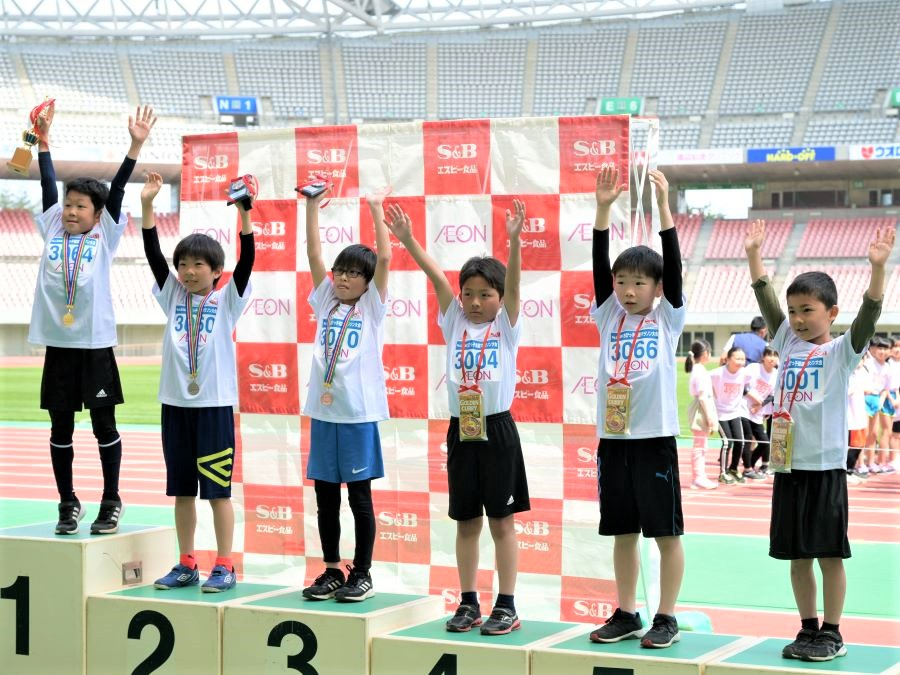 3年生男子入賞の6名！1位から順に、吉田くん、森くん、大久保くん、五十嵐くん、渡辺くん、阿部くん