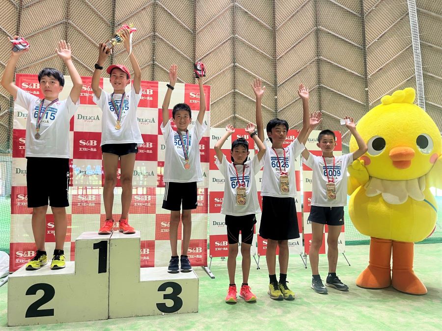 6年男子入賞の6名！1位から順に、金井くん、中村くん、笹井くん、菊池くん、四方くん、近藤くん