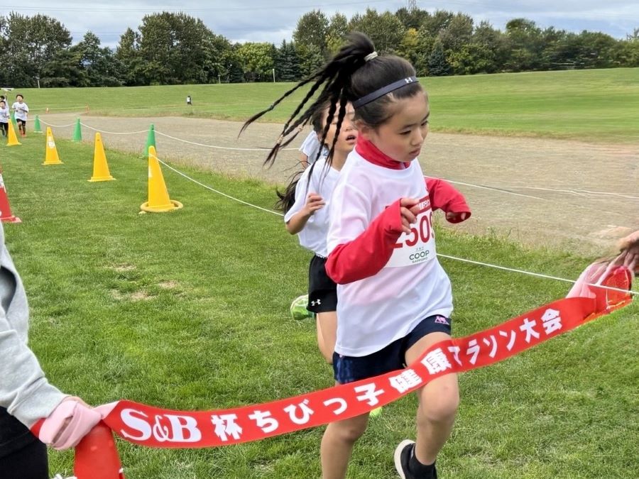 2年女子は立澤さんが先着、2位は高橋さんでした。