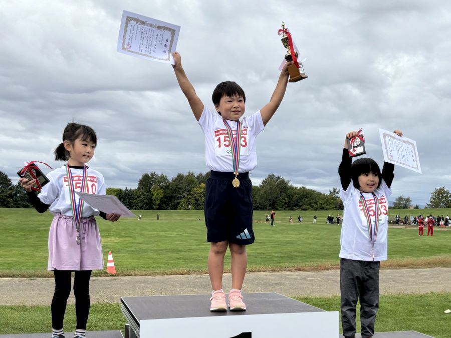 1年女子は優勝は高井さん、2位は近藤さん、3位は和田さんでした。