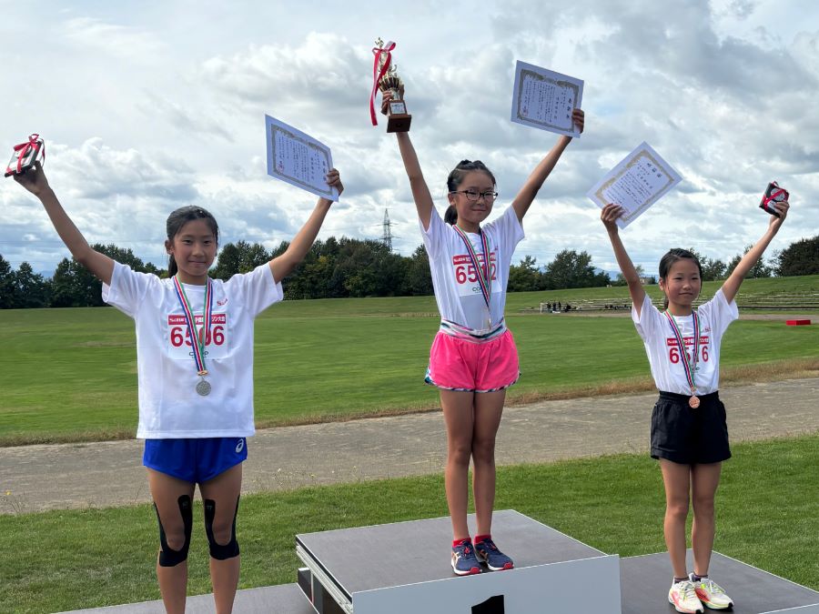6年女子は福井さんか優勝、2位は藤原さん、3位は阿部さんでした。