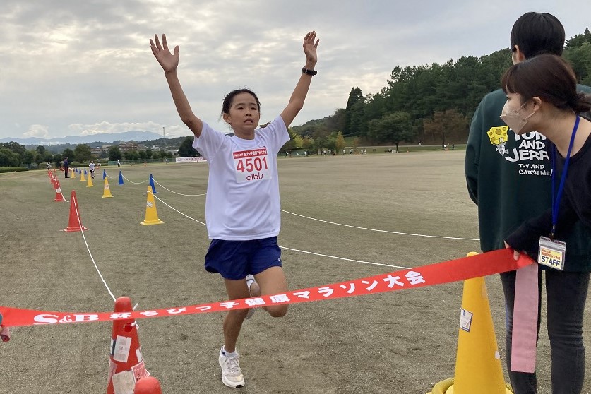 4年女子は松永さんが2連覇。