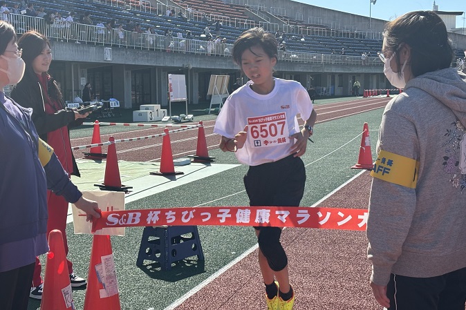 6年女子は石川さんが優勝。