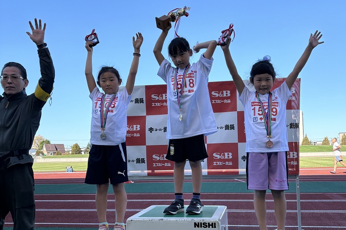 1年女子優勝は田中さん、2位は河合さん、3位は三田村さんでした。
