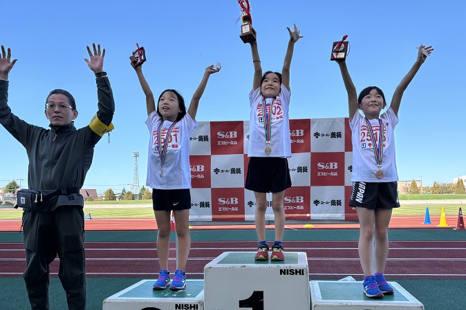 2年女子優勝は小林さん、2位は吉田さん、3位は笠原さんでした。