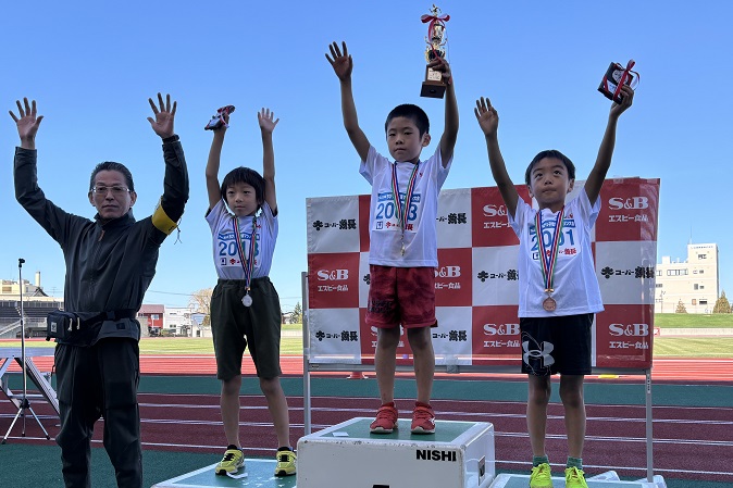 2年男子優勝は齊藤くん、2位は伊藤くん、3位は村越くんでした。