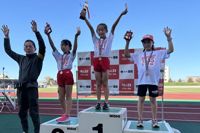 3年女子優勝は橘さん、2位は松村さん、3位は髙橋さんでした。