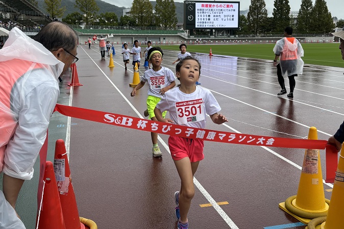 3年女子は岩﨑さんが優勝、2位は浜田さんでした。