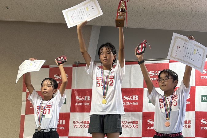 5年女子優勝は山下さん、2位は高尾さん、3位は春名さんでした。