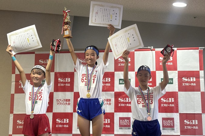 6年女子優勝は井上 紗良さん、2位は金谷さん、3位は田中さんでした。。