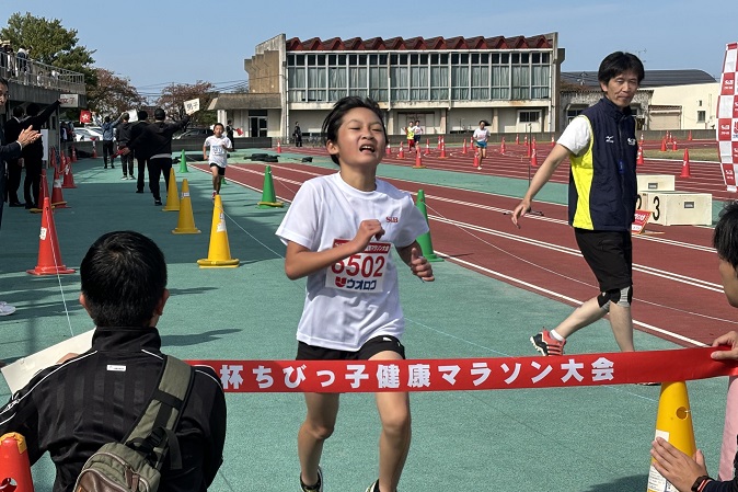 6年生女子は小林さんが昨年のリベンジ。