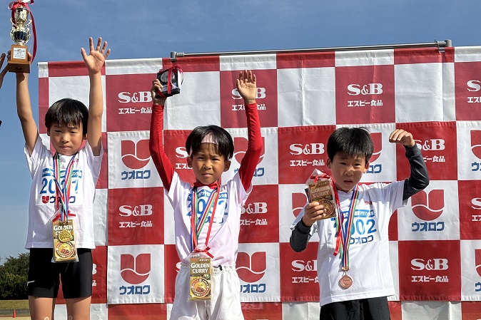 2年男子は大宮くんが優勝、2位鈴木くんに競り勝った。3位は諏訪間くんでした。
