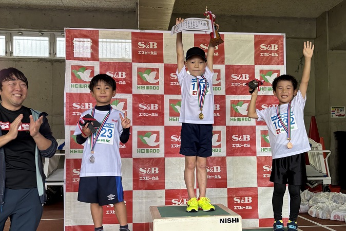 1年男子は中村くんが優勝、2位は黒田くん、3位は柴田くんと続いた。