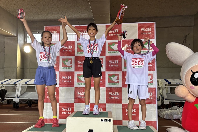 3年女子は竹田さんが連覇達成、2位は山本さん、3位は村田さんと続いた。