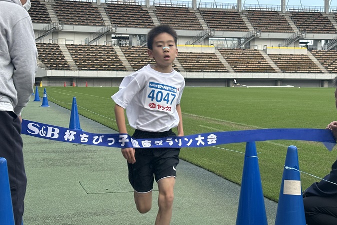 4年男子は根本くんが好記録で優勝。