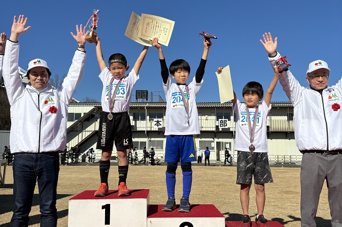 2年男子優勝は福田くん、2位は鈴木くん、3位は坂口くんでした。