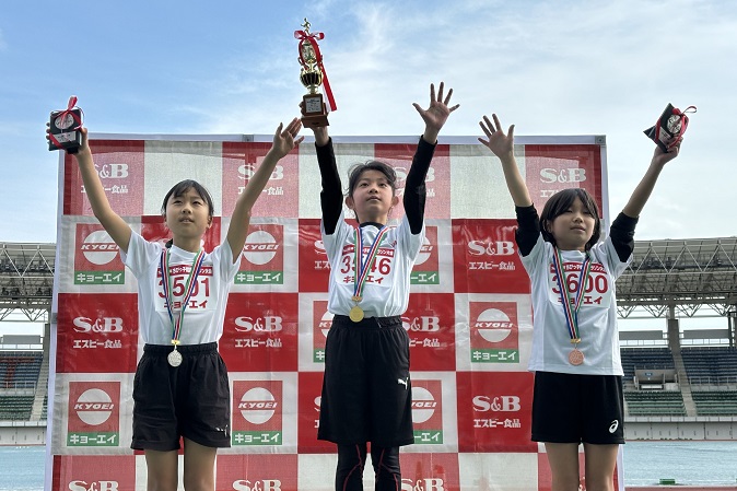 3年女子優勝は島田さん、2位は齋藤さん、3位は美間さんでした。