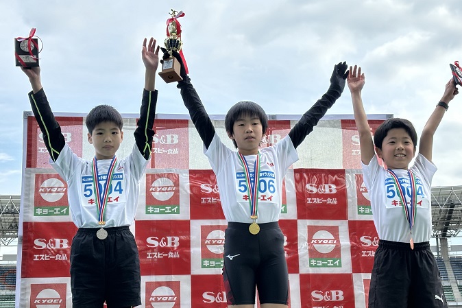 5年男子優勝は上田くん、2位は増尾くん、3位は原くんでした。