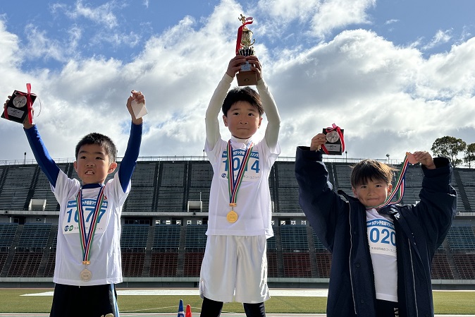 1年男子優勝は上田くん、2位は山﨑くん、3位は奥村くんでした。