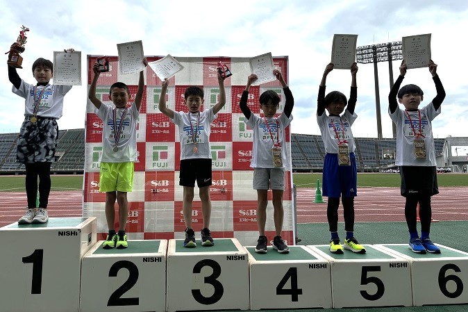 3年男子優勝は長谷川くん、赤城くん、鎌田くん、藤澤くん、加藤くん、大平くん。