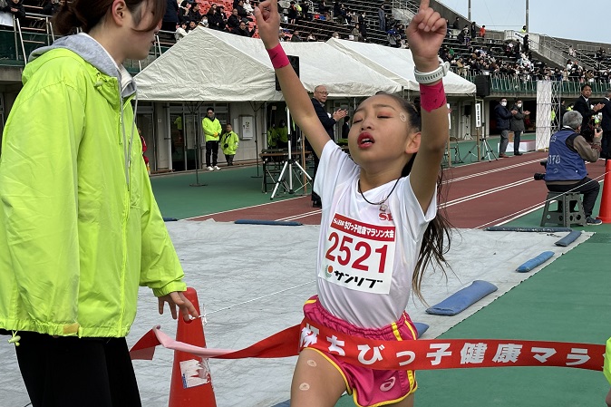 2年女子優勝は香月さんが大会記録更新。