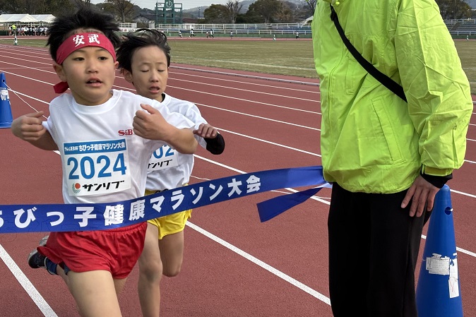 2年男子優勝は大月くん、2位は堀内くん僅差の勝利。