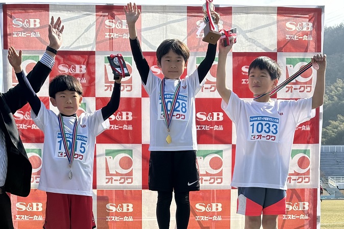 1年男子優勝は平野くん、2位は副島くん、3位は宮本くんでした。