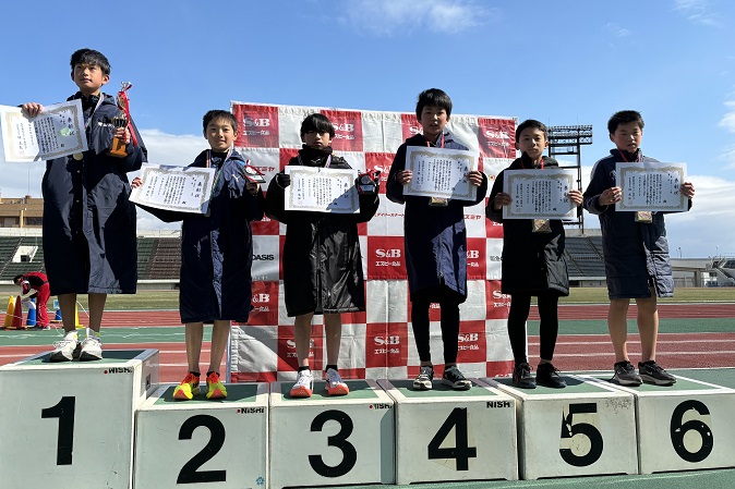 6年男子優勝は多田くん、小林くん、行天くん、奈良岡くん、西谷くん、須田くん。