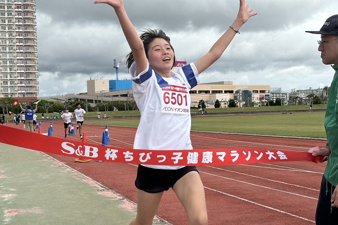 6年女子は岩渕さんが2連覇。