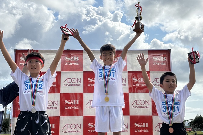 3年男子優勝は川前くん、2位は小那覇くん、3位は比嘉くんでした。