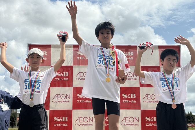 5年男子優勝は新垣くん、2位は宮里くん、3位は大木くんでした。