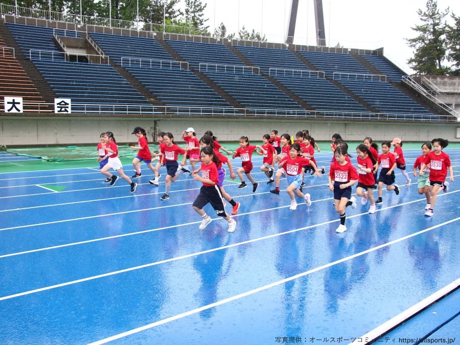 雨にも負けず元気よく飛び出した2年生！