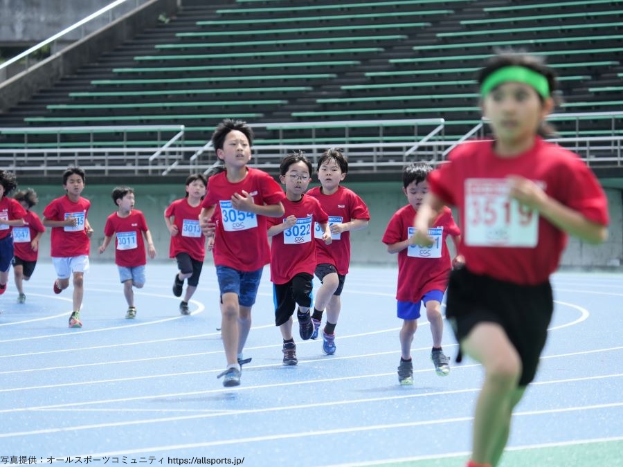 トラックから外周コースに向かう3年生！