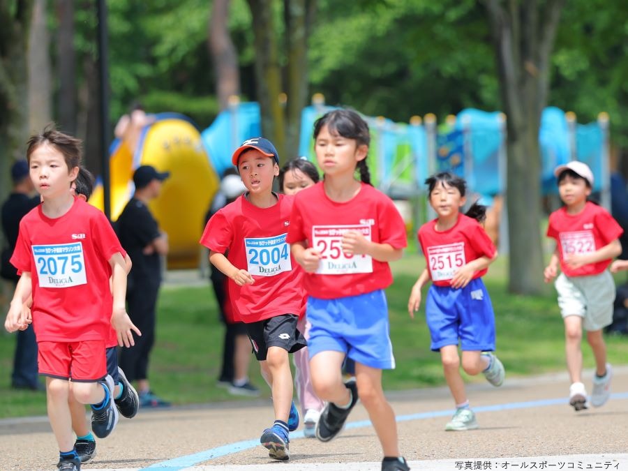 外周コースを一生懸命走る2年生！