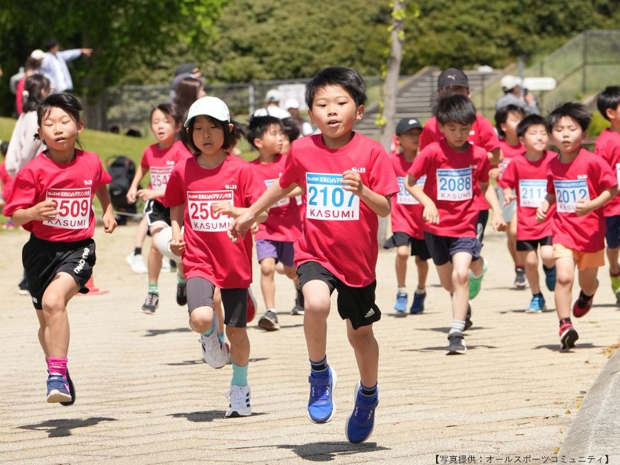 外周コースを元気に走る2年生